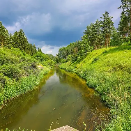 沃敏斯卡葡萄园酒店 *
