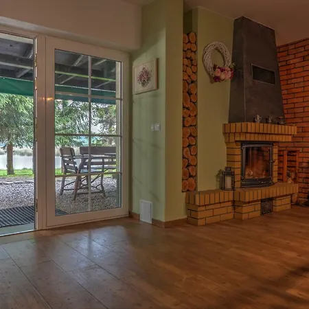 沃敏斯卡葡萄园酒店 *