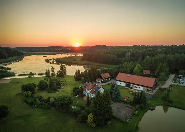 Warminska Winnica 컨트리하우스 *